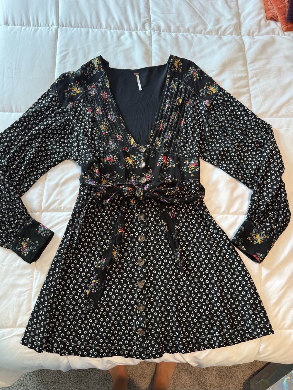Free People Black Floral v-neck Button-Front Long Sleeve Dress with Tie Waist
